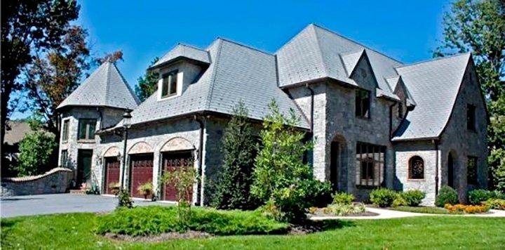 Imagen de Estilo Tudor, el elegido por Lady Gaga para su casa en Pensilvania en Canexel fachada delantera de la casa de lady gaga