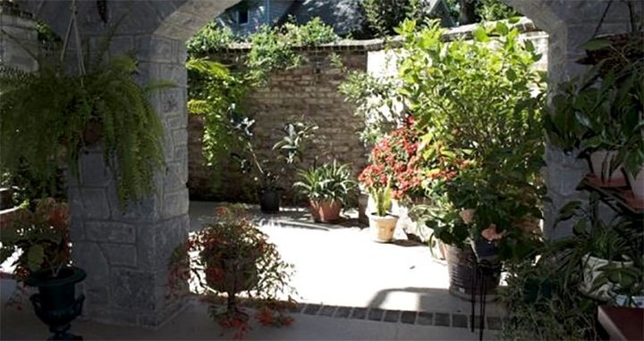 Imagen de Estilo Tudor, el elegido por Lady Gaga para su casa en Pensilvania en Canexel patio casa lady gaga