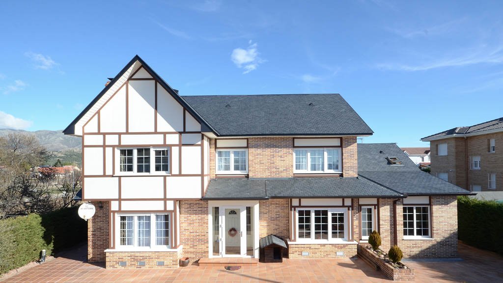 Imagen de Reforma y ampliación de casa de madera estilo Tudor en Canexel Casa Burnaby