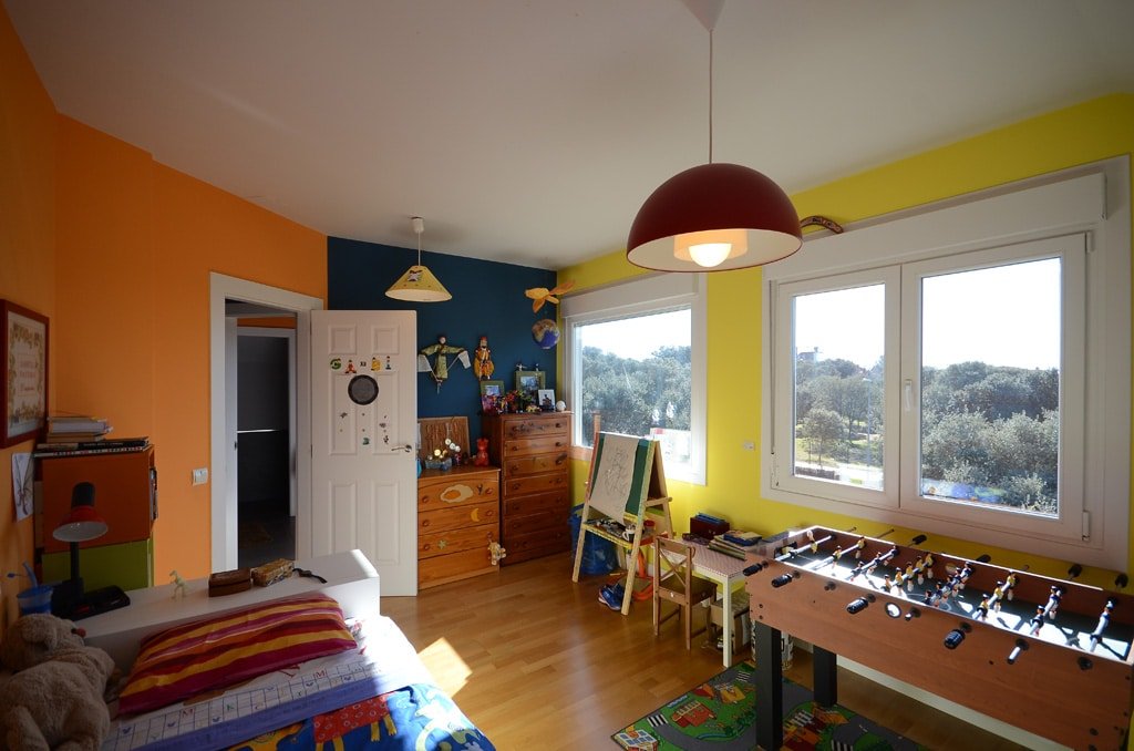 Imagen de Nuevas fotos interior de casa de madera Whitehorse en Canexel Dormitorio casa americana