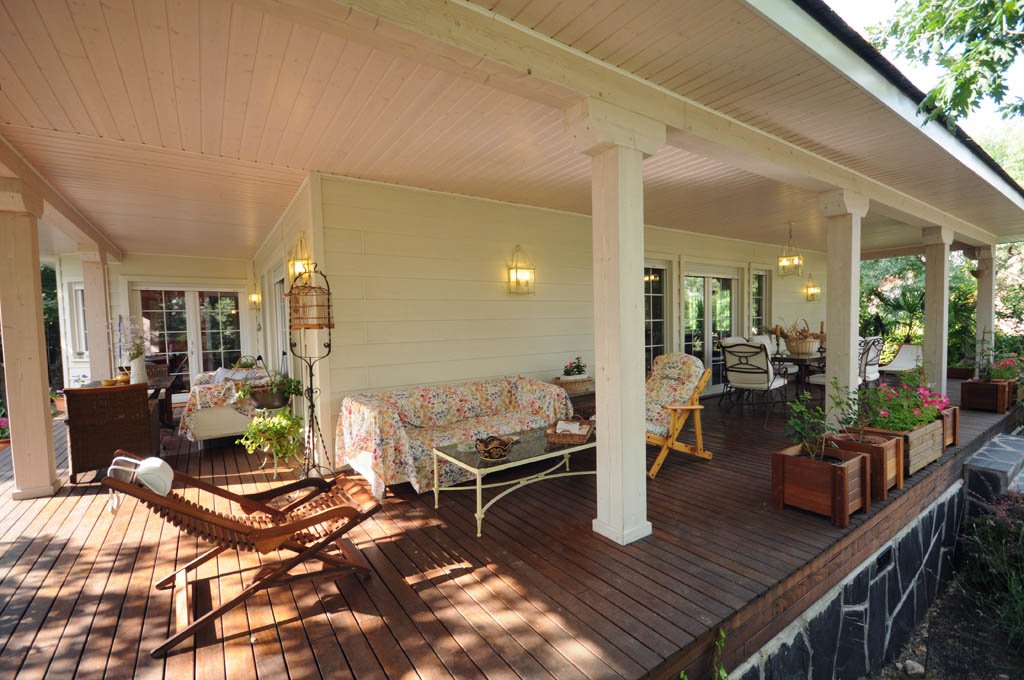 Imagen de La importancia de los porches en verano en Canexel Porche de madera