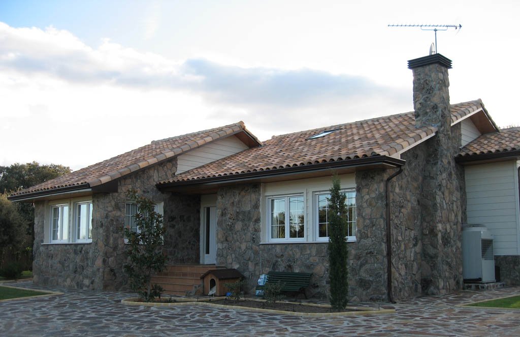 Imagen de Casas de piedra y madera en Canexel casa rustica de una planta