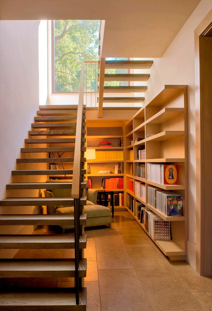 Imagen de Ideas para aprovechar el espacio bajo la escalera en Canexel lectura bajo escalera