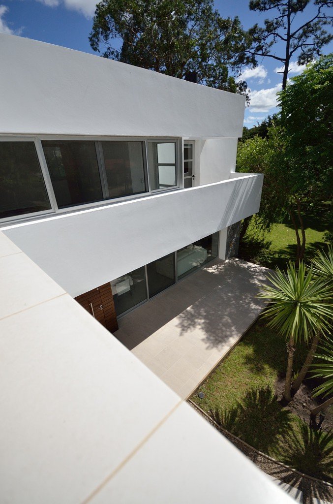 Imagen de Nuevas fotos de la casa de estilo moderno Brava House en Canexel fachada-delantera-moderna