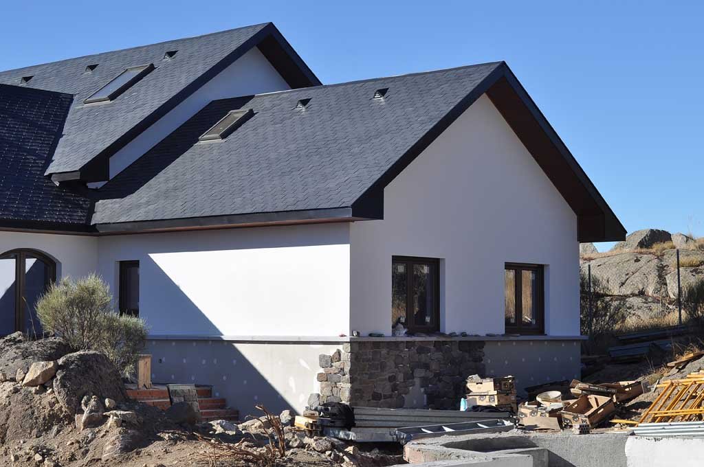 Imagen de Nuevo revestimiento para casas de madera, la piedra sintética en Canexel ecopidra sobre cemento panelado