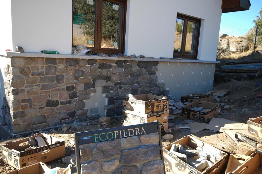 Imagen de Nuevo revestimiento para casas de madera, la piedra sintética en Canexel formato ecopiedra
