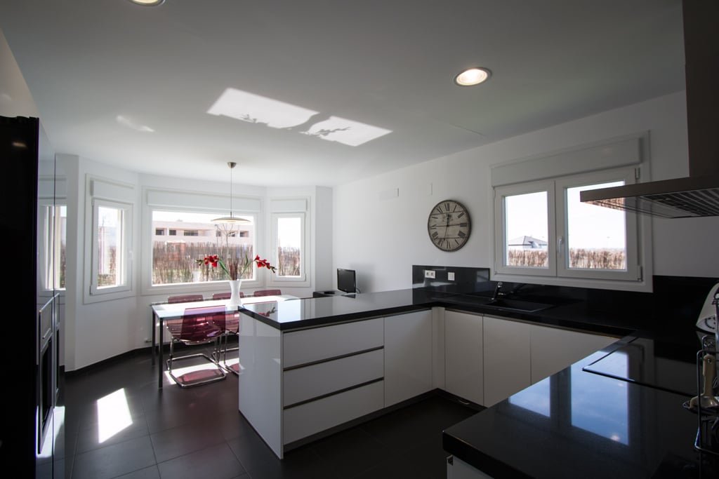 Imagen de Ideas para diseñar la cocina de tu casa en Canexel cocina con peninsula