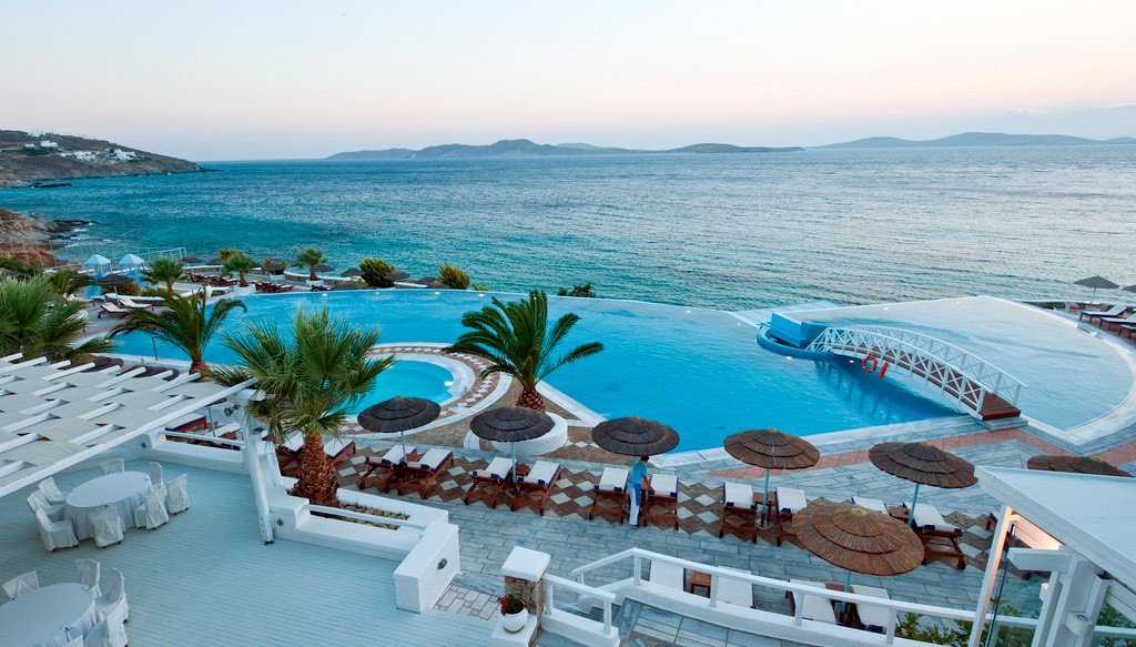 piscina infinita hotel