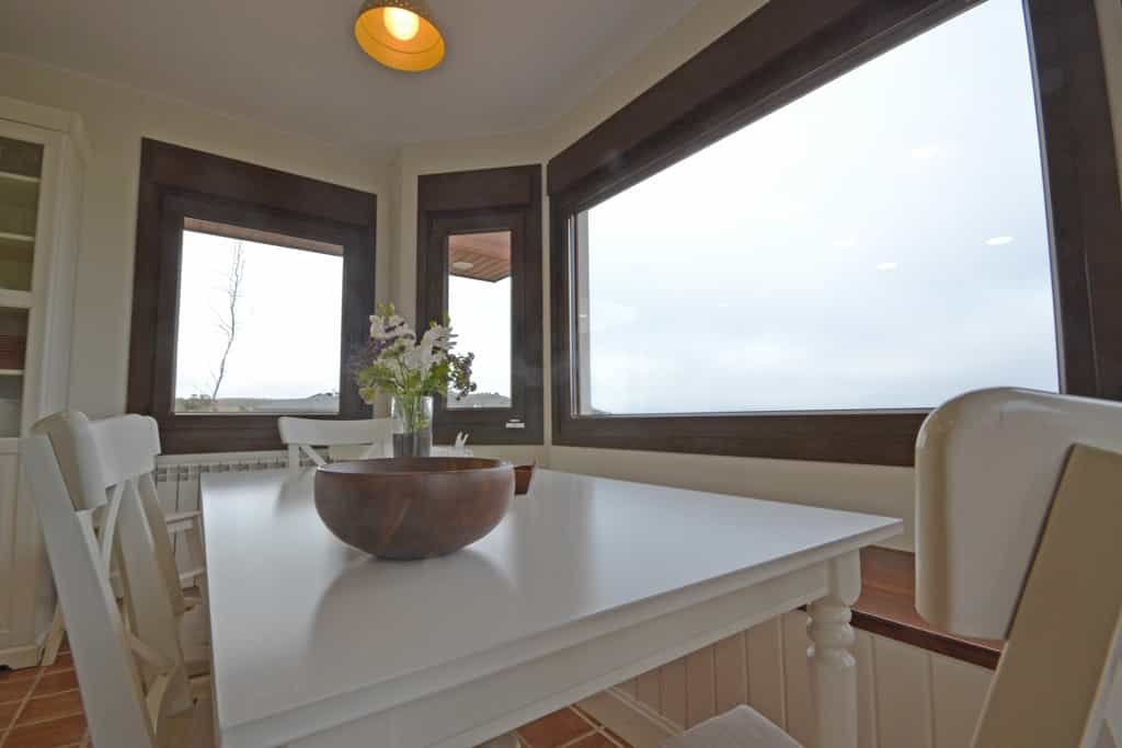 Imagen de Bay Window, luz y fusión con el entorno en Canexel ventanal
