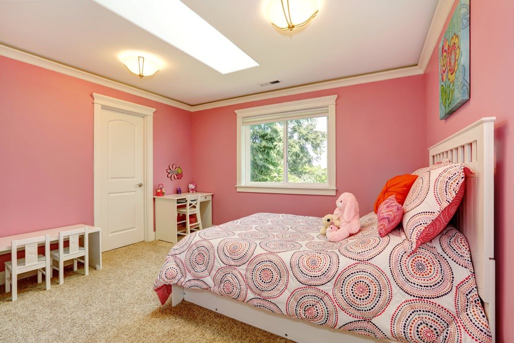 Imagen de Ideas para la decoración de dormitorios en Canexel dormitorio con paredes de colores